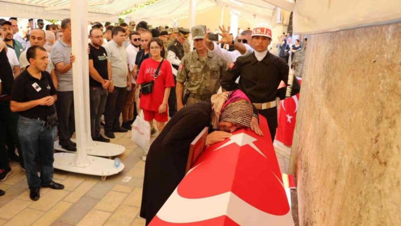 Şehit  Piyade Uzman Çavuş Mehmet Burak Keçe'nin Cenazesi Yürek Yaktı! Kahramanmaraşlı şehit Piyade Uzman Çavuş Mehmet Burak Keçe son yolculuğuna uğurlandı...