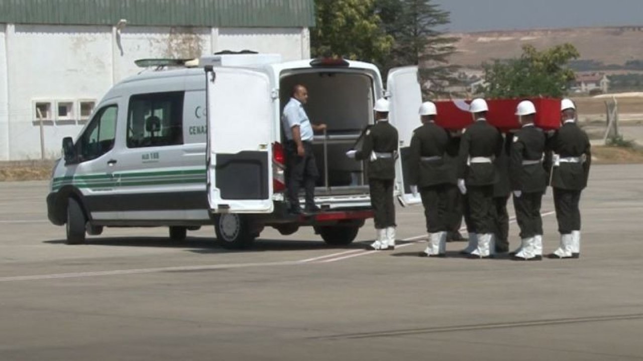 Pençe-Kilit Operasyonu’nda şehit olan Piyade Uzman Çavuş Mahsun Şimşek’in naaşı, Gaziantep Havalimanı’nda düzenlenen törenle karşılandı