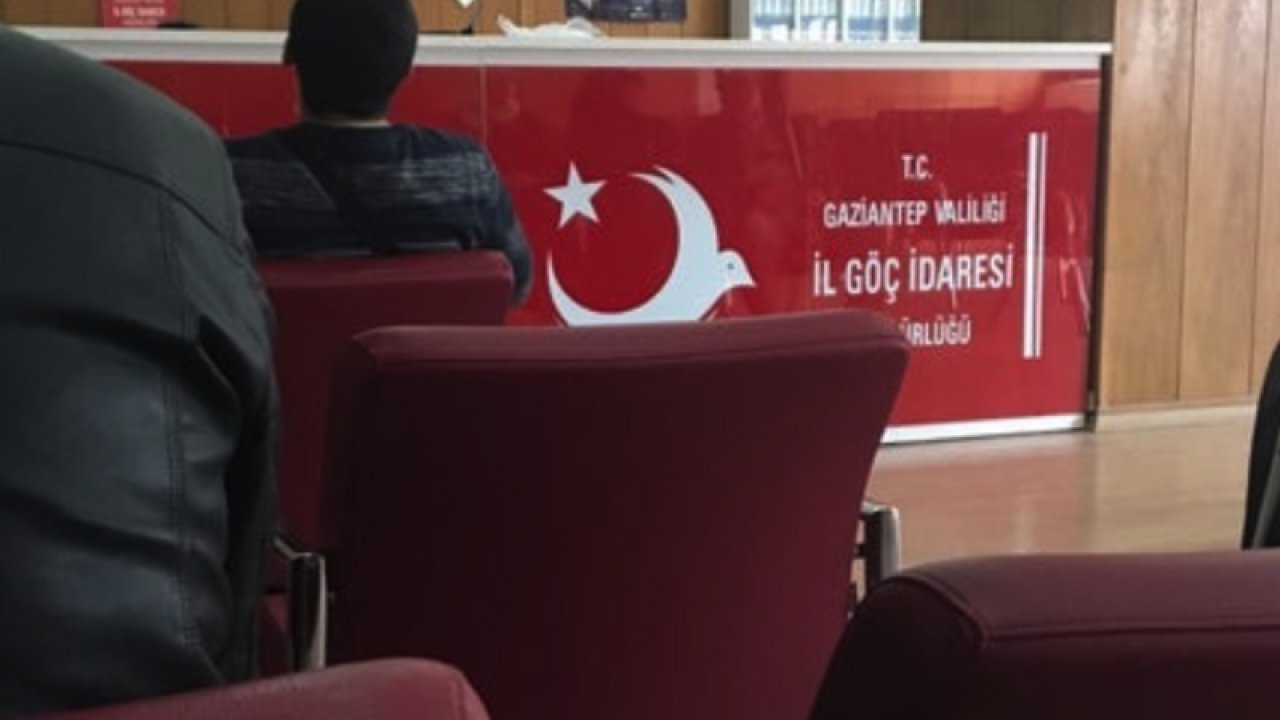 Gaziantep CHP İl Başkanı Uçar'dan 2 Suriyeli  Avukatın Sosyal Medyada Yaptıkları ŞOK Paylaşımlara Sert Tepki!   'Suriyelileri yahla zılgıtla ülkelerine geri göndereceğiz”