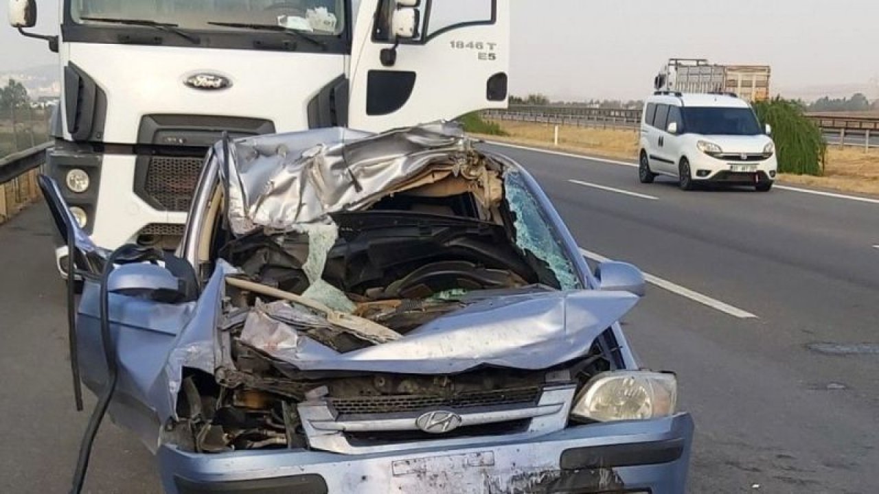 Gaziantep otoyolunda feci kaza! Otomobil tıra arkadan çarptı: 2 ölü, 2 yaralı