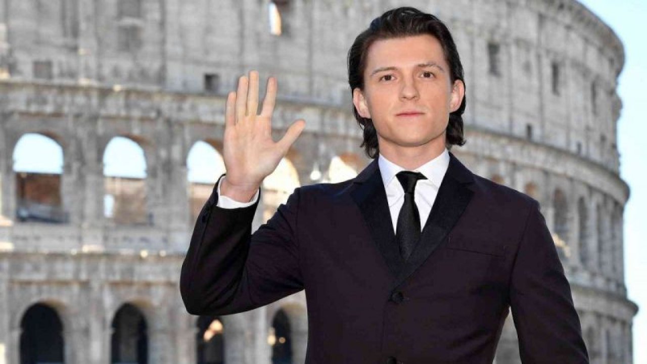 Örümcek Adam rolü ile ün kazanan Tom Holland hayranlarını üzdü