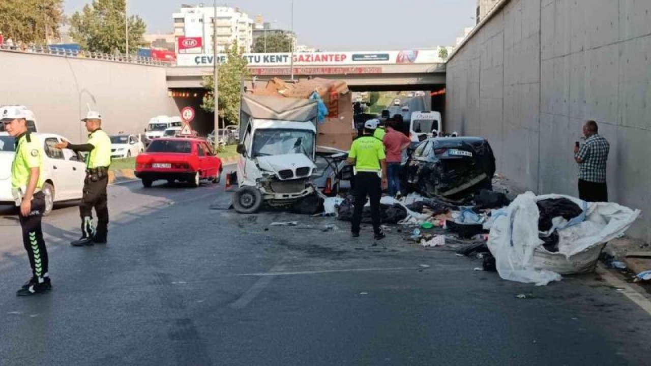 FLAŞ HABER: Gaziantep'te feci kaza sonrası ortalık savaş alanına döndü... Gaziantep'te Tarihi İpek Yolu Saatlerce Trafiğe Kapandı...Yaralılar VAR...VİDEO HABER