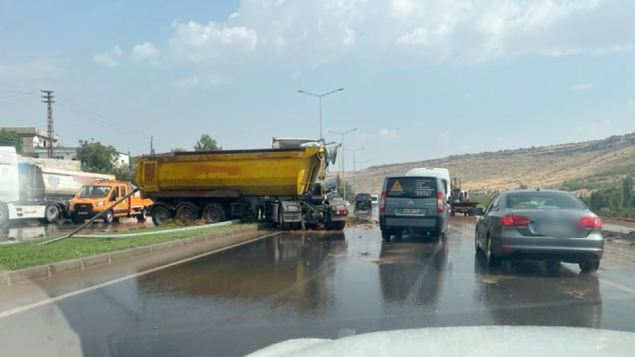 Gaziantep'te  Havaalanı yolunda yaşanan kaza yürekleri ağıza getirdi.