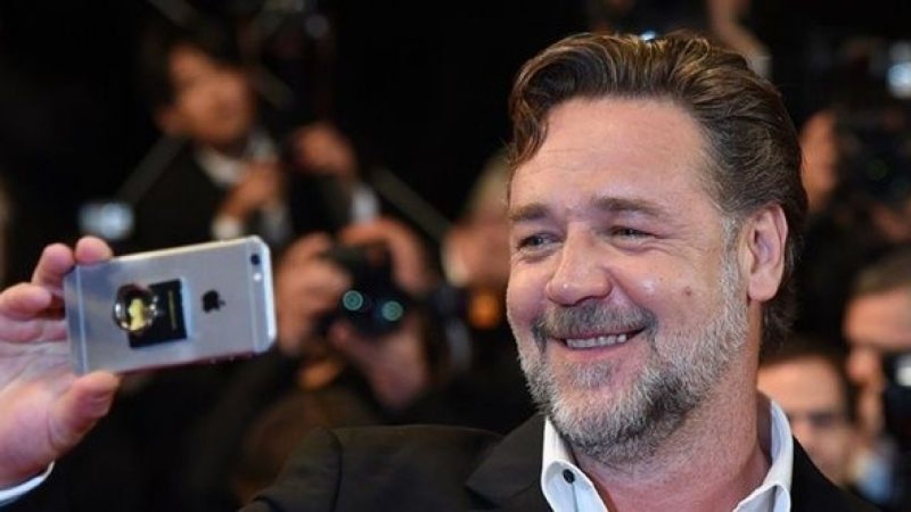 Dünyaca Ünlü Oscar Ödüllü Aktör Russel Crowe Hayranlarına Çağrı Yaptı: Türkiye’ye Gidin!