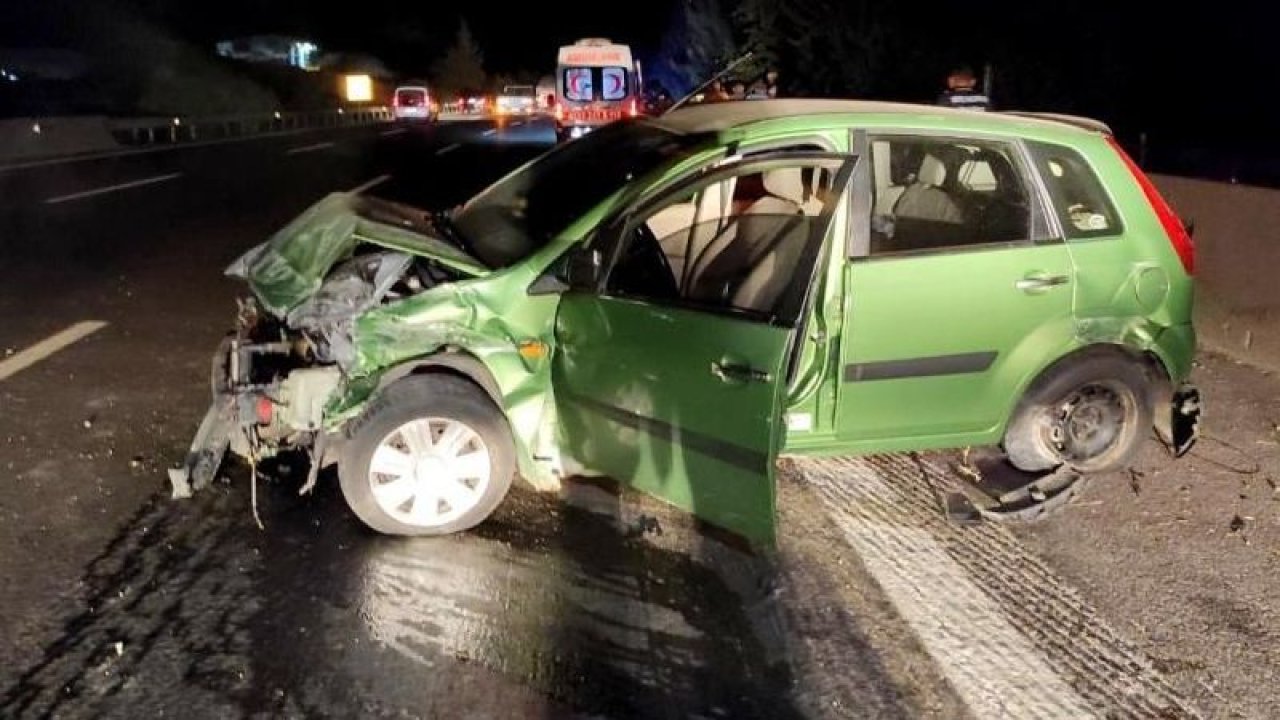 Tarsus-Adana-Gaziantep  Otoyolunda beton bariyerlere çarpan otomobilin sürücüsü yaralandı