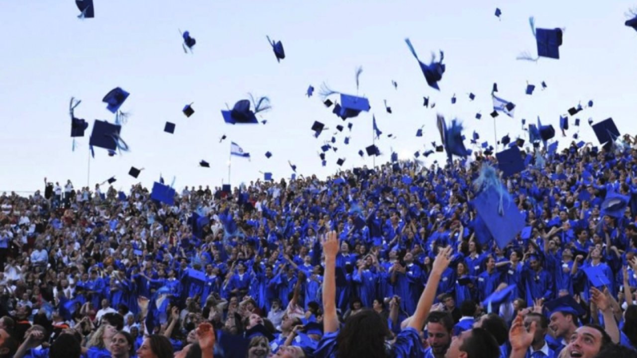 Yurt Dışına Erasmus'la giden öğrenci ve öğretmenler geri dönmüyor! "Gidilen ülkede kalıyorlar"... Dışişleri alarmda MEB 81 ile yazı gönderdi..Erasmus Nedir?