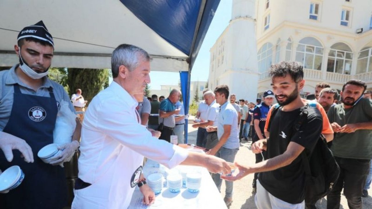 Gaziantep Şahinbey’de her gün 12 bin kişiye aşure! Bu Aşure Türkiye'de İlk Kez Gaziantep'te Her Gün Binlerce İnsana Dağıtılıyor!