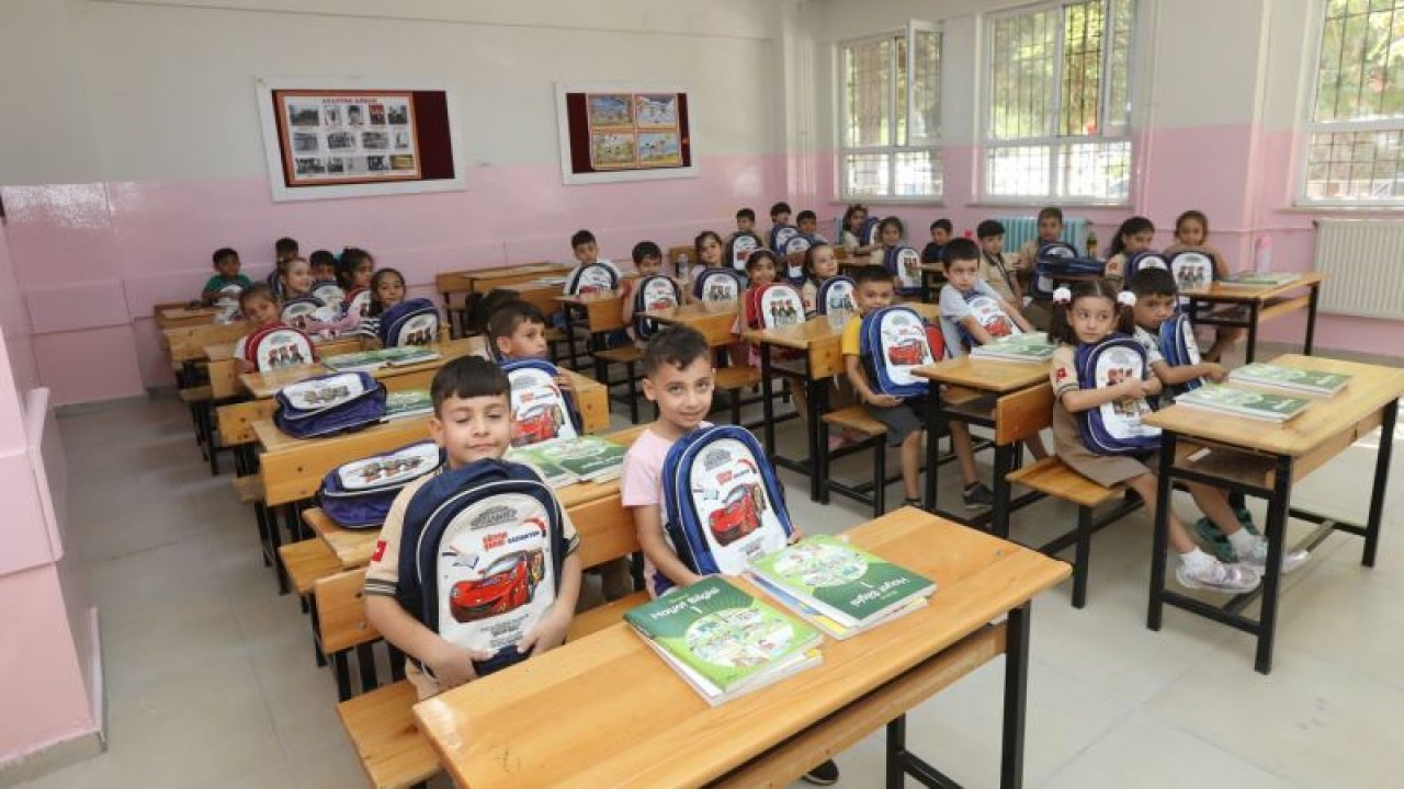 Gaziantep Büyükşehir Belediyesi'nin çanta ve kırtasiye malzemeleri 1’inci sınıflarla buluştu