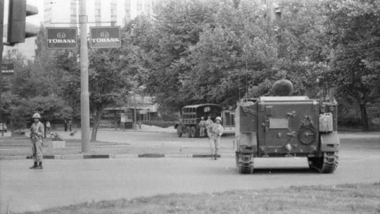 12 Eylül 1980 darbesinin üzerinden 42 yıl geçti...12 Eylül Darbesi'nde Neler Oldu? Sokağa Çıkma Yasağı Kaç Gün Sürdü?