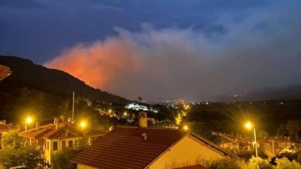 Muğla’daki orman yangınında alevler yerleşim yerlerini tehdit ediyor