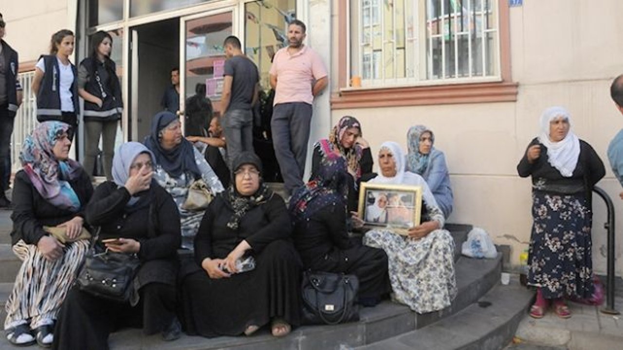 HDP binası önünde oturma eylemi yapan aile sayısı 11'e yükseldi