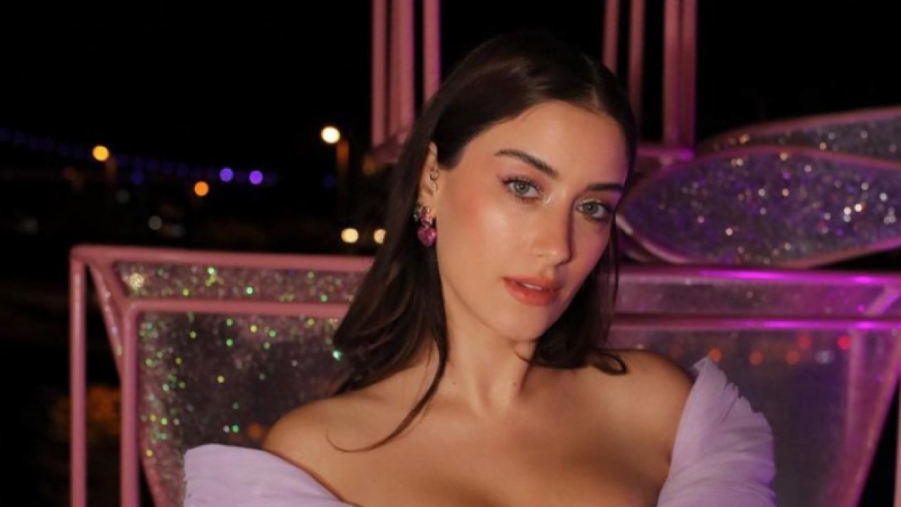 Bebek göründü! 4 aylık hamile Hazal Kaya’nın yeni pozlarına beğeni yağdı! Hazal Kaya'nın göğüs dekolteli pozuna beğeni yağdı! "Bu ne güzellik"