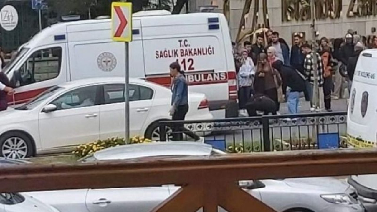 Trafik magandası 2 Kız Öğrenciyi göz göre göre ezip kaçtı.İşte O Dehşet  Anları. Çocukları bu araba mı ezdi?