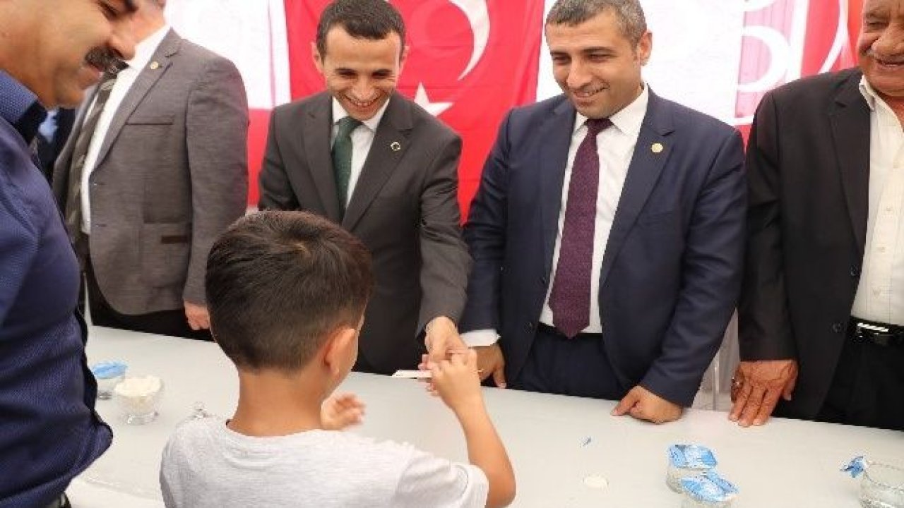 MHP'liler parti binasında bayramlaştı