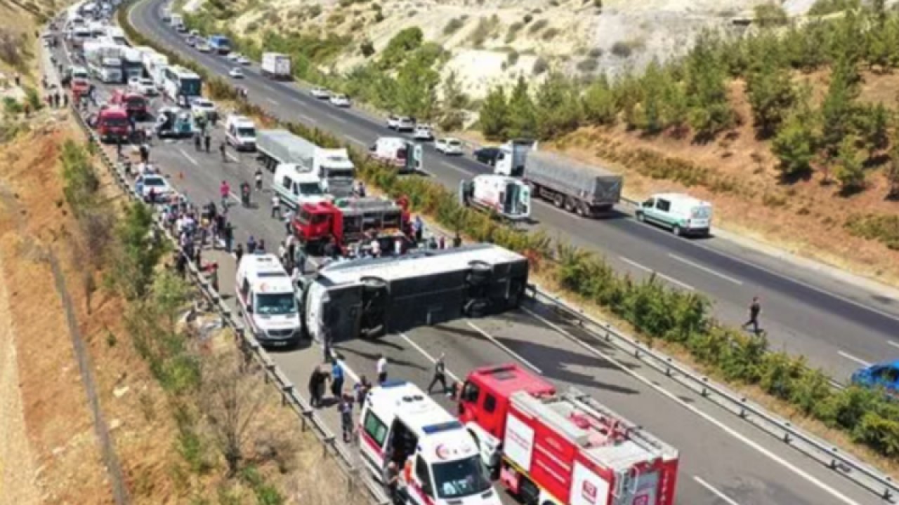 Gaziantep ve Türkiye'yi Üzen İha Muhabirleri Dahil, Sağlıkçı, İtfaiyeci 16 Kişinin Hayatını Kaybettiği Kazada Bilirkişi Raporu Ortaya Çıktı! Otobüs Şoförü Hız Limitine Uymamış...İşte Kaza Öncesi SON GÖRÜNTÜLER