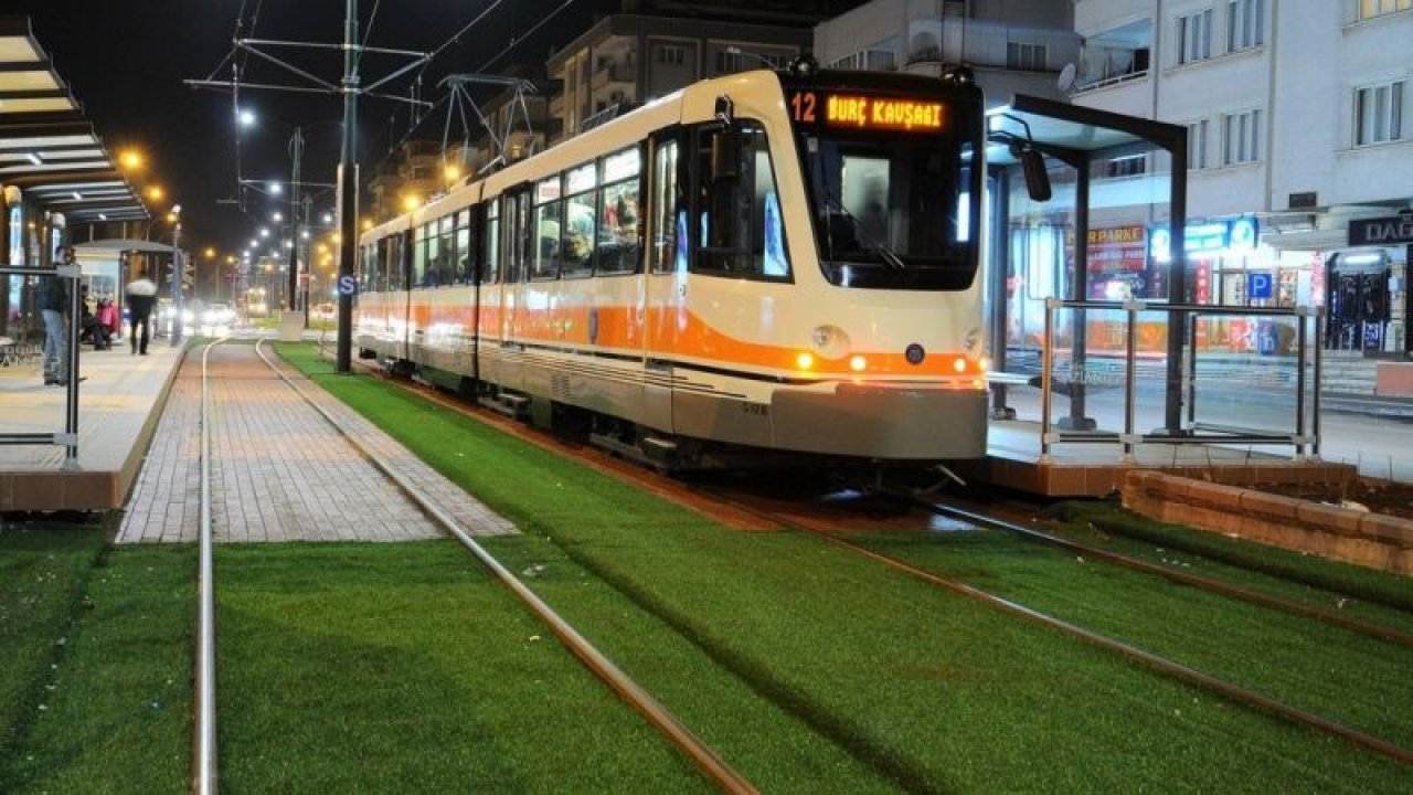 Gaziantep'te TOPLU ULAŞIMDA DEVRİM... Şehir içi ulaşım kartlarında yeni dönem başladı! Ulaşım için ayrı bir kart taşıma ve bakiye dolum ihtiyacının son bulacağını söyledi.