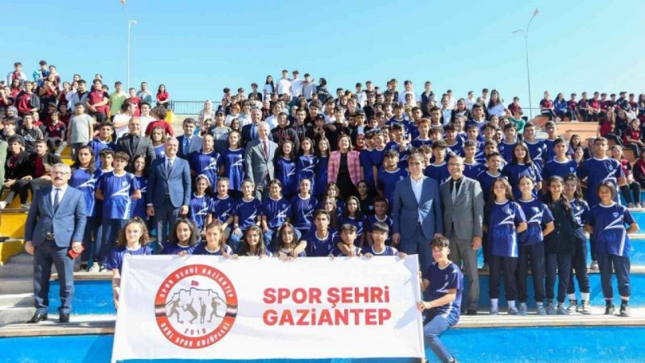 Gaziantep Büyükşehir Belediyesi ve Gaziantep Valiliği’nce 800 okula spor malzemesi desteği