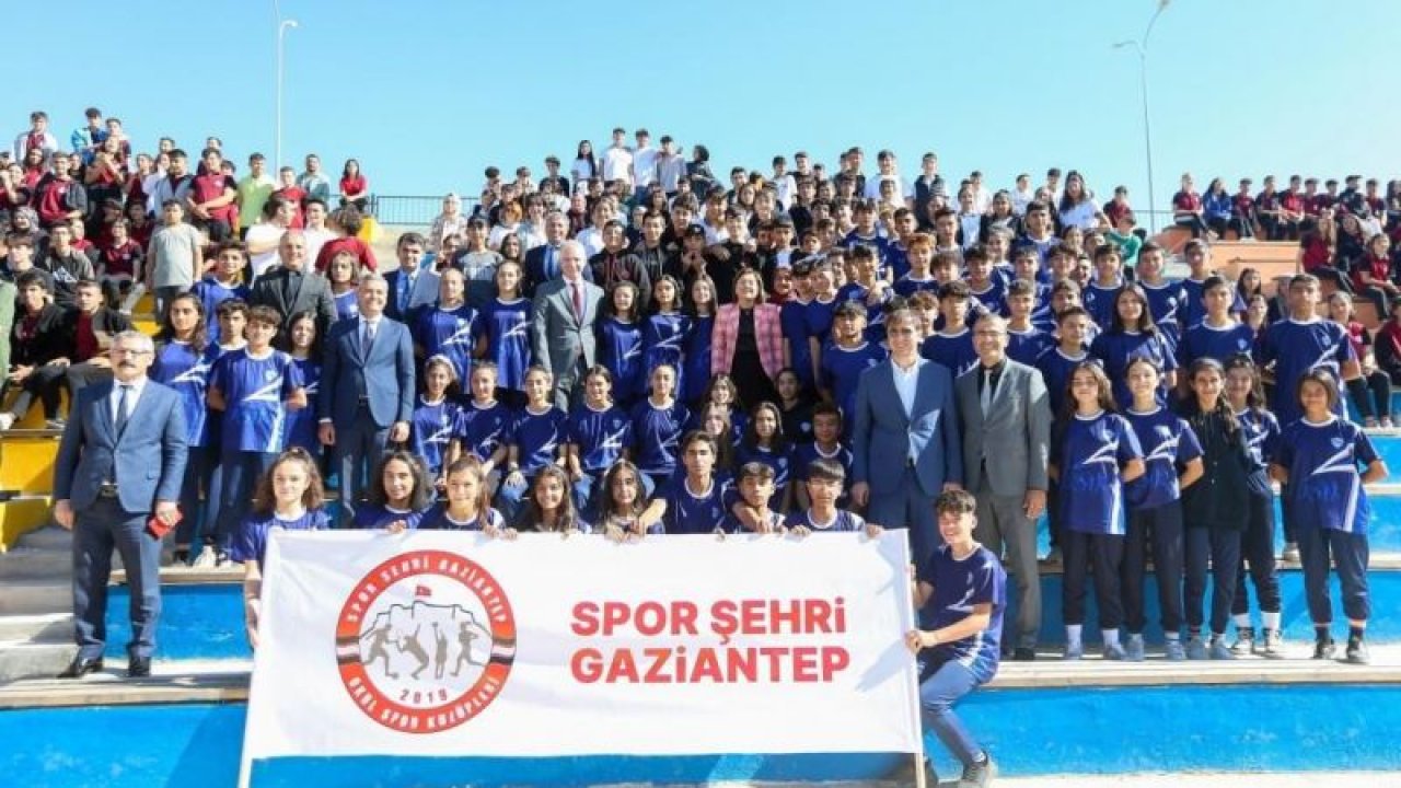 ‘Spor Şehri’nin okullarına spor malzemesi desteği