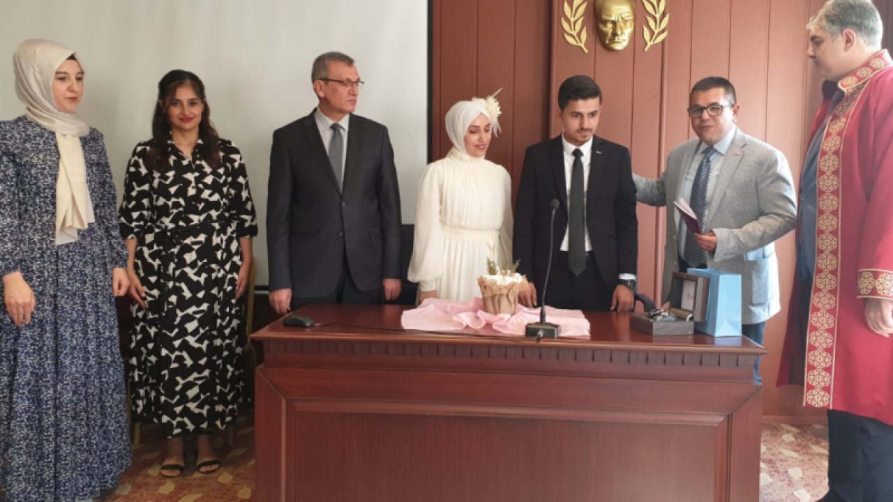 Gaziantep bu ilginç nikahı konuşuyor... Nikah Salonunda değil TAPU MÜDÜRLÜĞÜ'NDE NİKAH