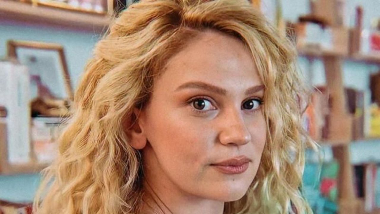 Farah Zeynep Abdullah’ın ‘seçmece domates’ polemiğinde ikinci perde! “Piyasamızda toksik erkekler var…” Bu kez Kerem Bürsin konuştu!