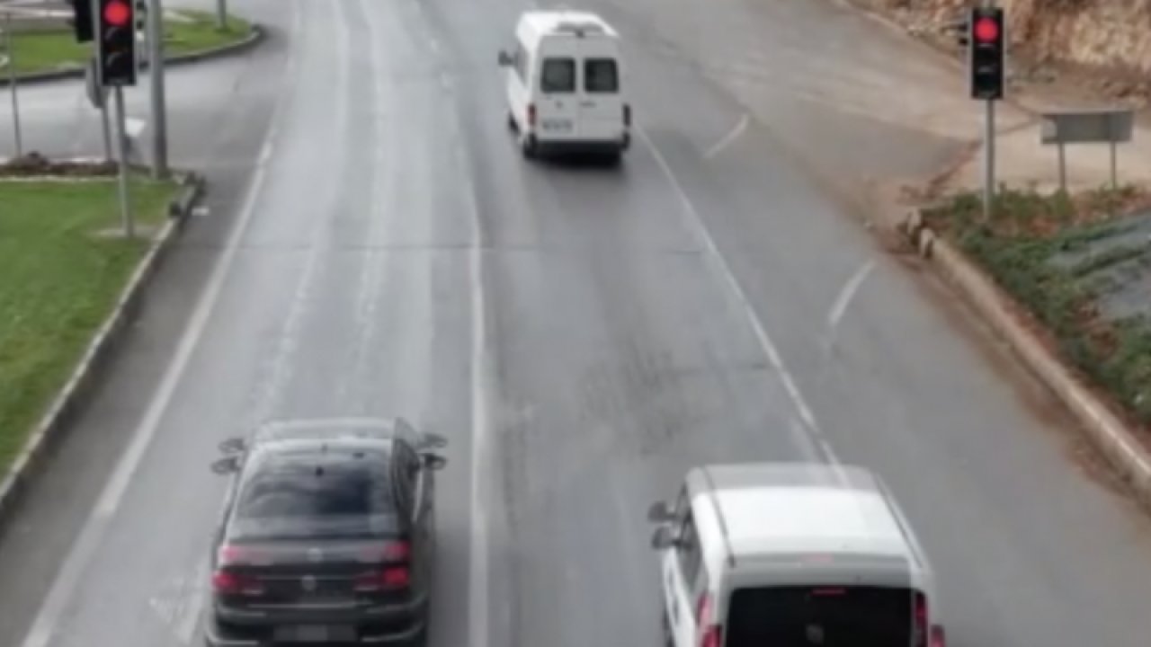 Gaziantep’te dron destekli trafik denetiminde kırmızı ışık ihlali yaptığı belirlenen araçlara cezai işlem uygulandı