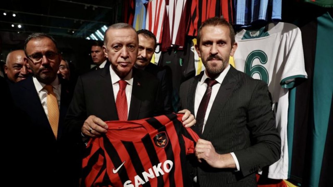 Şut ve gol sergisi açıldı! Gaziantep FK forması Erdoğan'a takdim edildi