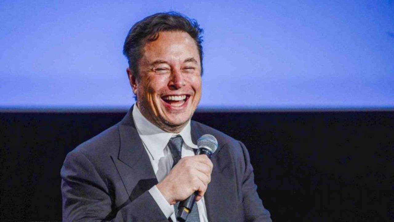 Elon Musk: "Twitter’ın gelirinde büyük düşüş oldu"