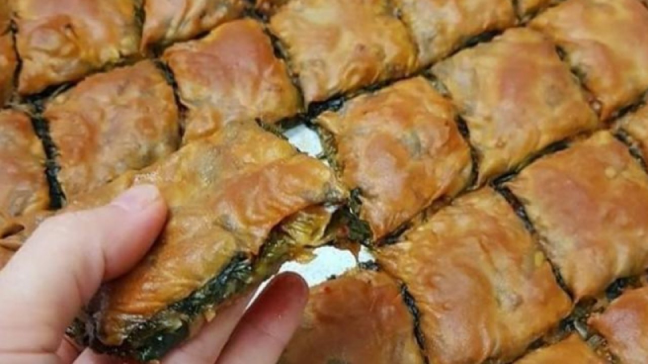 Gaziantep yöresine özgü ıspanaklı börek (Antepe Özgü Ispanaklı Kömbe)... Antep Yöresine ait ISPANAKLI KÖMBE'yi bir kez yapın vaz geçemiyeceksiniz...  ISPANAKLI KÖMBE nasıl yapılır!