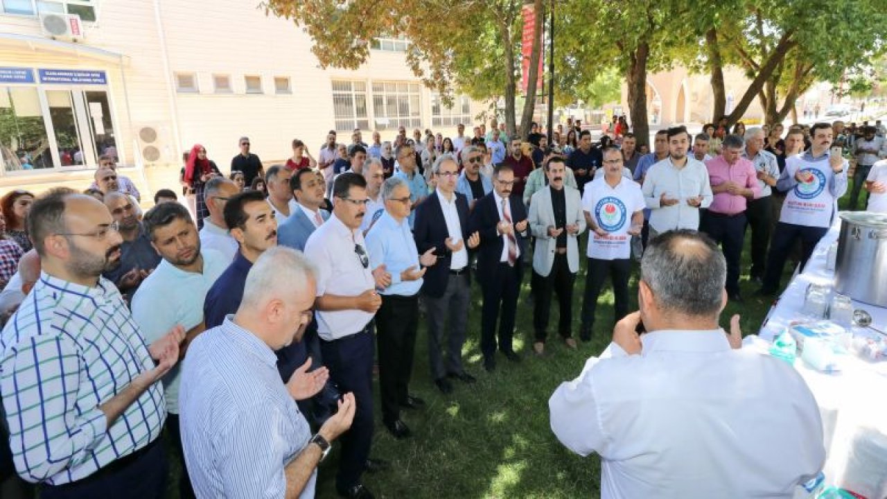 Eğitim'“Bir-Sen Gaziantep Üniversitesi Temsilciliği'nden bin kişiye aşure