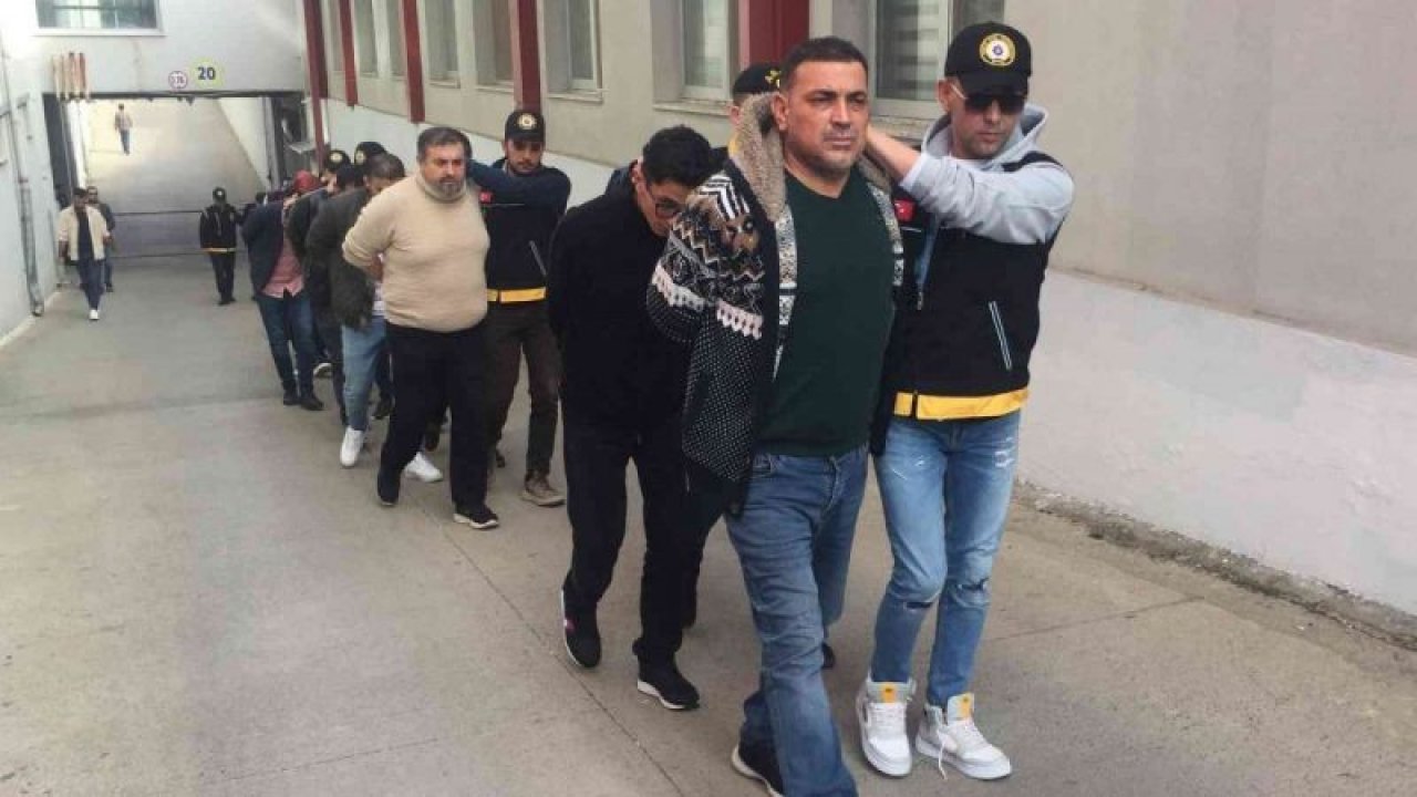 18 yaşındaki Efe Beytekin 4 saat boyunca  hortum, baston ve sopayla dövüldü kemikleri kırıldı, yetmedi ayaklarından bıçaklanarak öldürüldü: 6 tutuklama