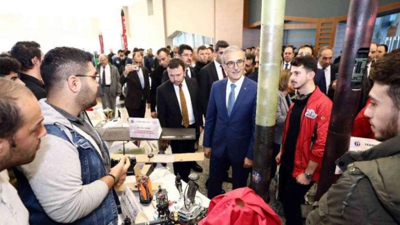 Gaziantep Üniversitesi’nde  Cumhurbaşkanlığı Savunma Sanayii Başkanı Prof. Dr. Demir, TEKNOFEST ekipleriyle buluştu