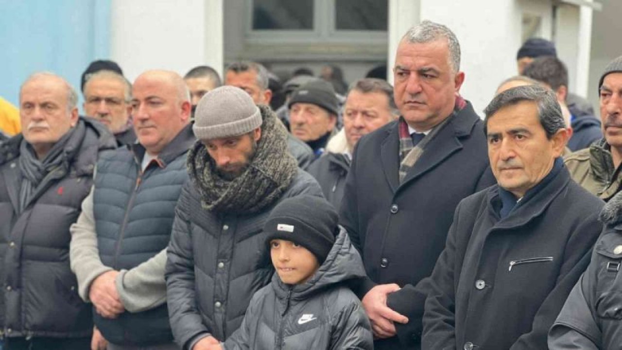 Almanya’da yanlışlıkla cenazesi yakılan Abdulkadir Sargın’ın külleri defnedildi