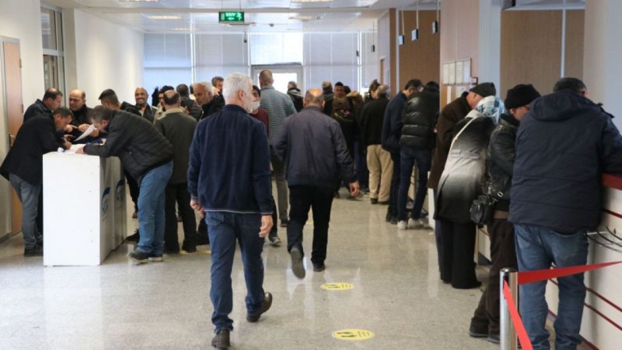 Gaziantep'te SGK müdürlüklerinde EYT'lilerin yoğunluğu sürüyor