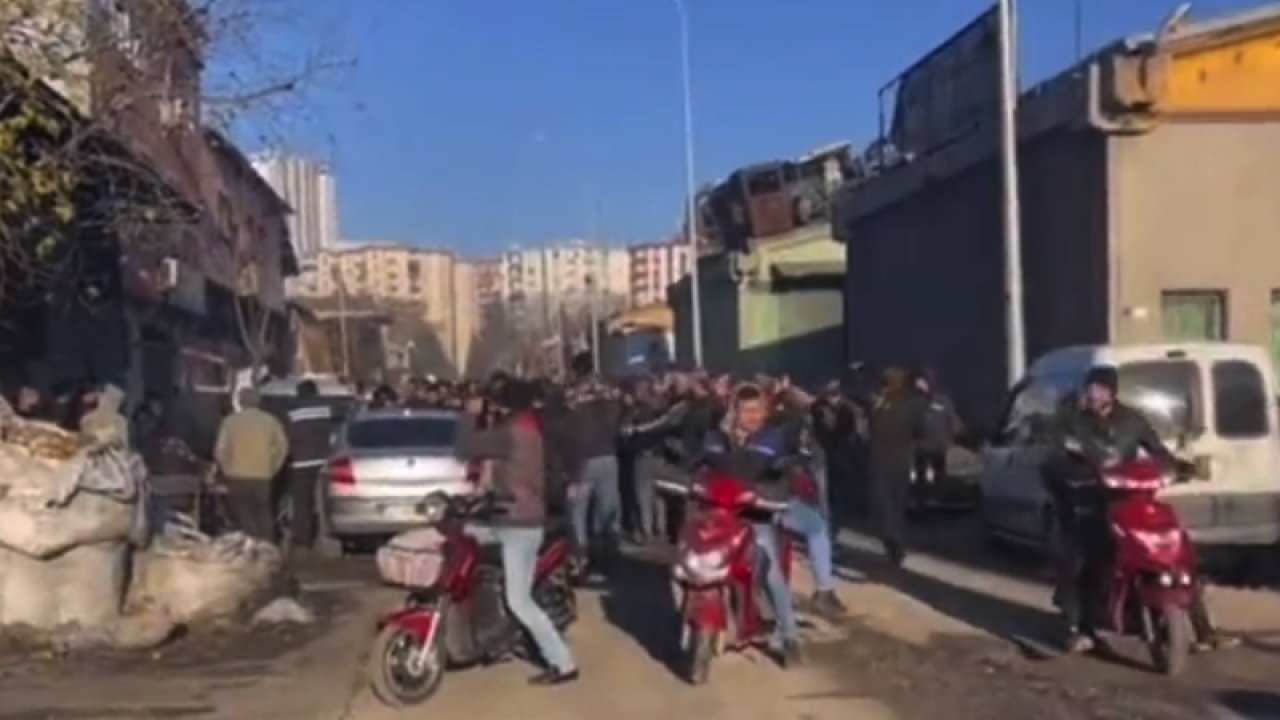 İşte Detaylar... Gaziantep'te İŞÇİLER İSYAN ETTİ! Gaziantep KÜSGET'te Sanayi Sitesi’nde İşçilerin Zam İsyanı!  Video Haber