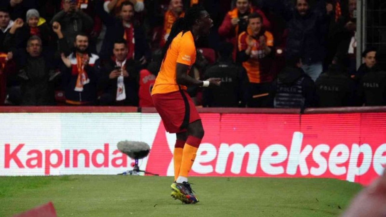 Galatasaray’ın Fransız futbolcusu Bafetimbi Gomis bu sezonki 9. golünü attı