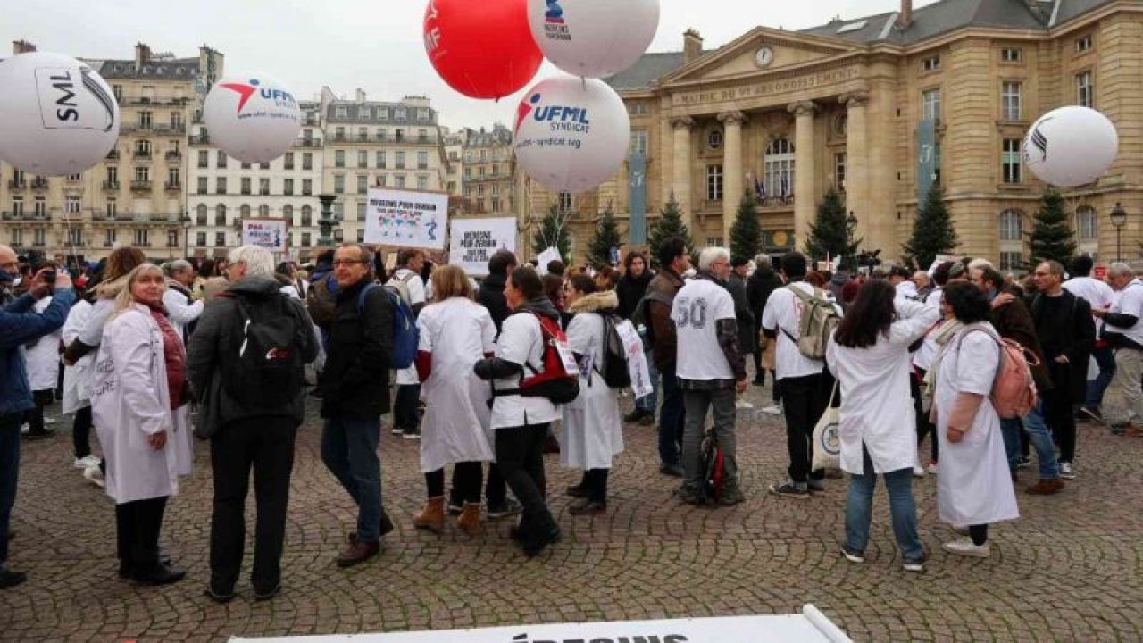 Fransa’da pratisyen hekimlerden protesto... Video Haber