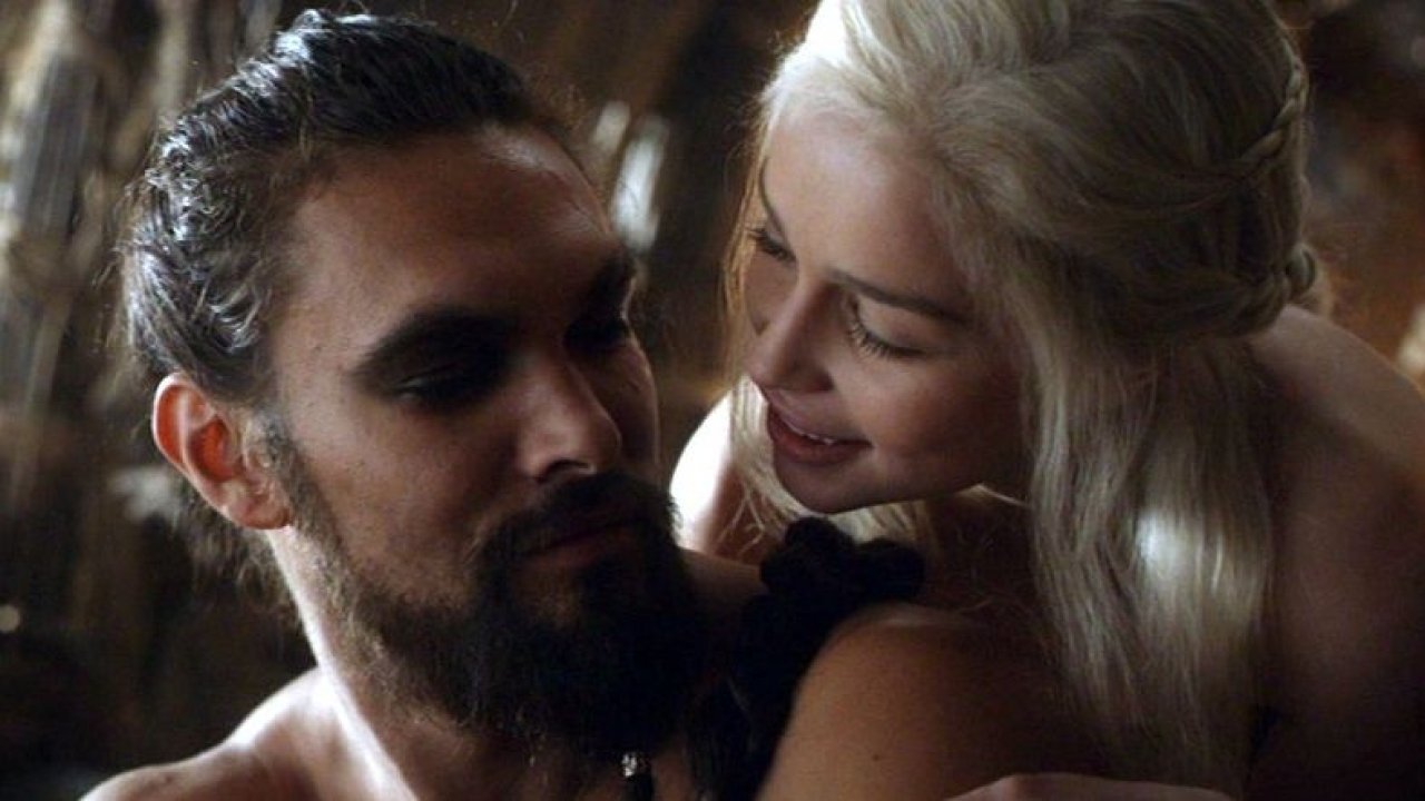 Seks sahneleri ile aylarca konuşulmuştu! Game of Thrones’un Daenerys Targaryen’ı Emilia Clarke, yıllar sonra itiraf etti! Meğer…