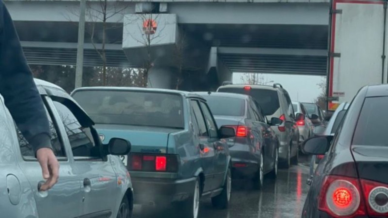 Sıcak gelişme! Gaziantep deprem sonrası yollara koştu! Gaziantep’te trafik yoğunluğu var!