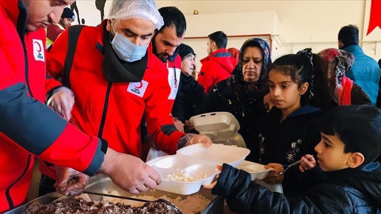 Gaziantep'te Büyük Dayanışma! Birçok Firma Ücretsiz Yemek Dağıtımına Başladı! Oteller, Depremzedelerin Hizmetine Sunuldu!