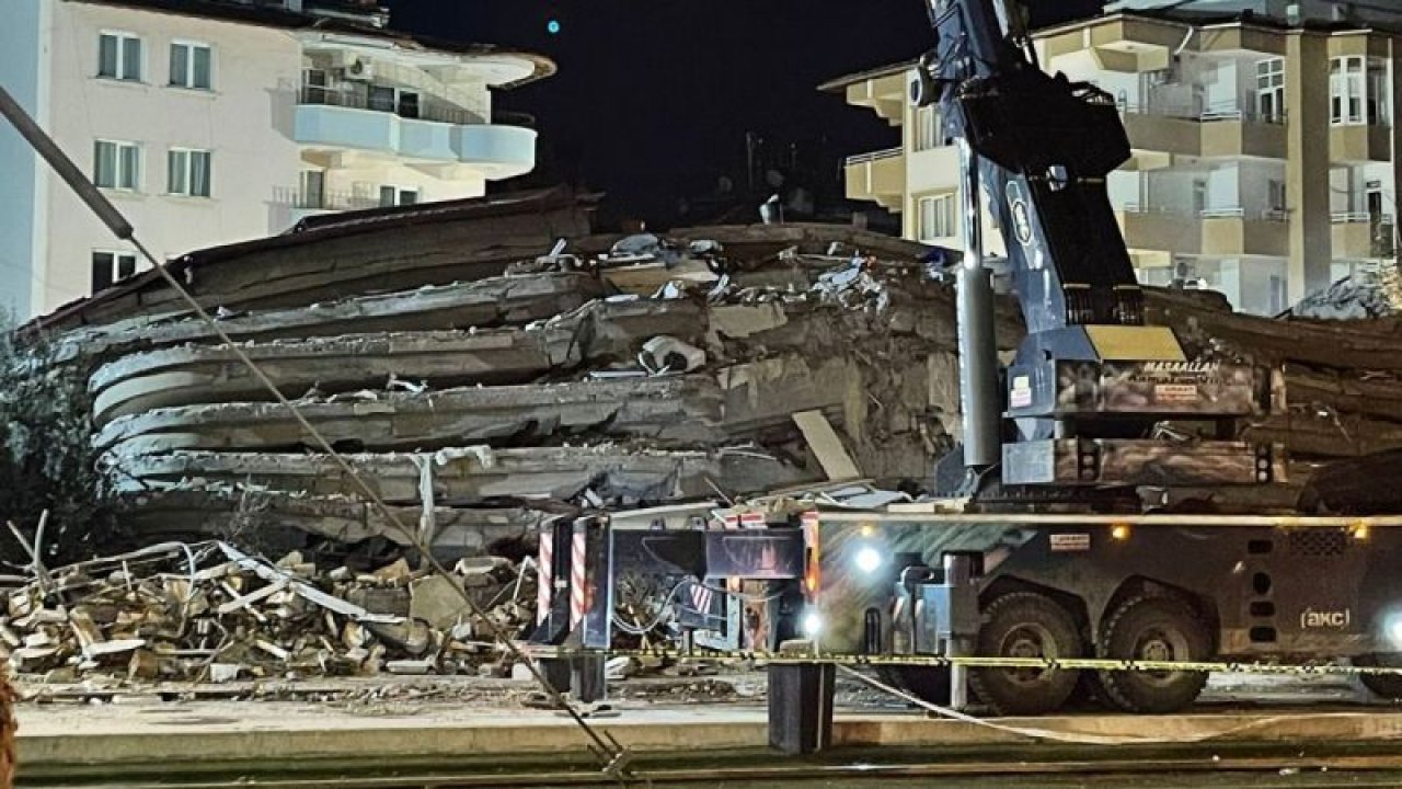 Son dakika! Gaziantep Botanik Bahçesi karşısında bulunan yıkılan binada an itibariyle 4 kişi sağ çıkarıldı!