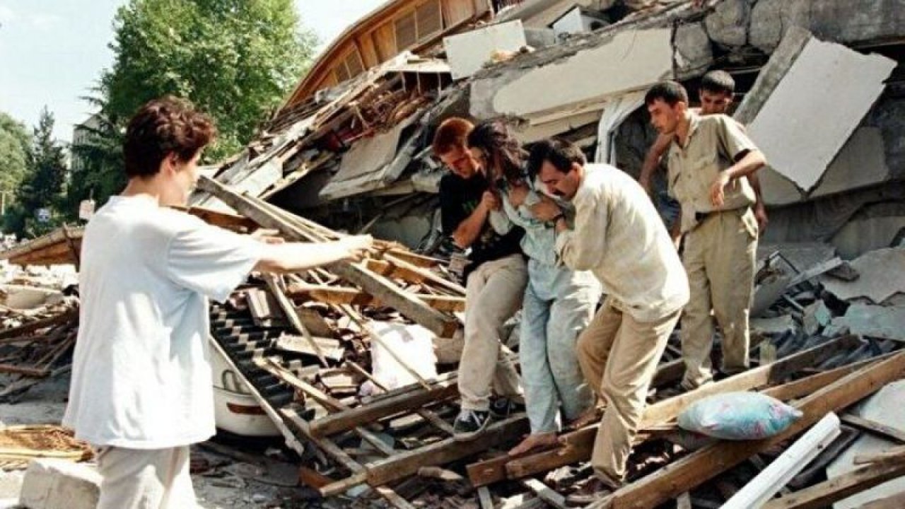 Bu felaket acı tecrübelerin ilki değildi! 17 Ağustos 1999 Gölcük depremi bir kez daha akıllara geldi: “Sesimi duyan var mı?”