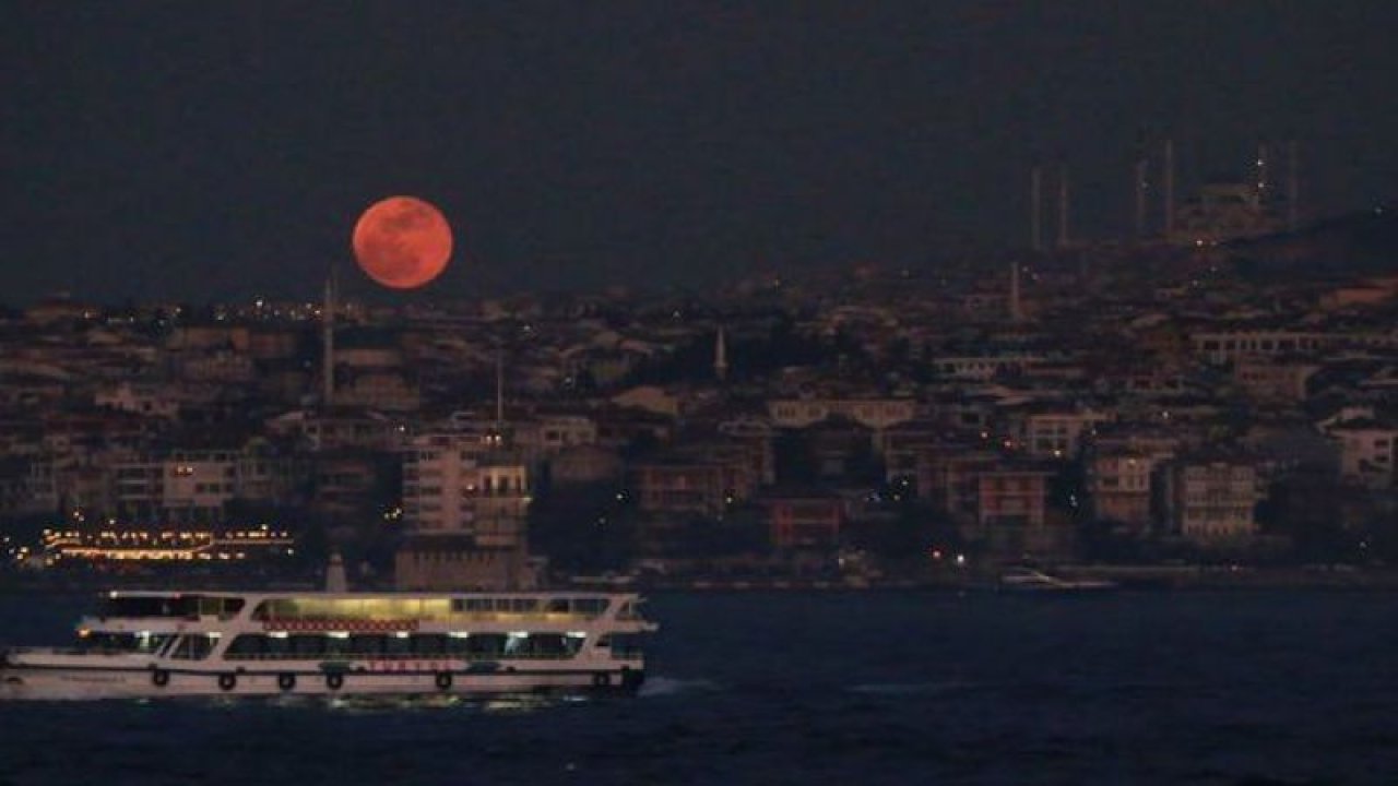 Ay’ın Kırmızı Olduğunu Görenler Şaşırdı! Depremden Sonra Ay Kırmız Olur Mu? Bu Sorunun Cevabı…