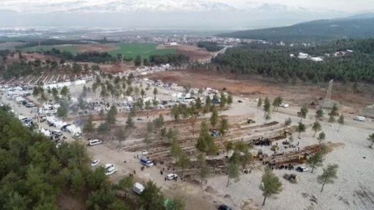 Deprem Sonrası Mezarlıklardan Yürek Burkan Görüntüler! Peş Peşe Binlerce Defin İşlemi Yapılıyor!