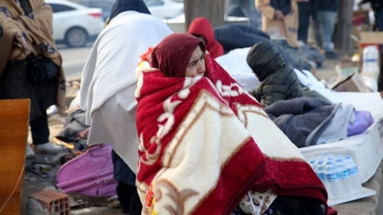 Deprem Bölgesinde Enfeksiyon Riski! Uzman İsim Hastalıklara Karşı Alınacak Tedbirleri Açıkladı!