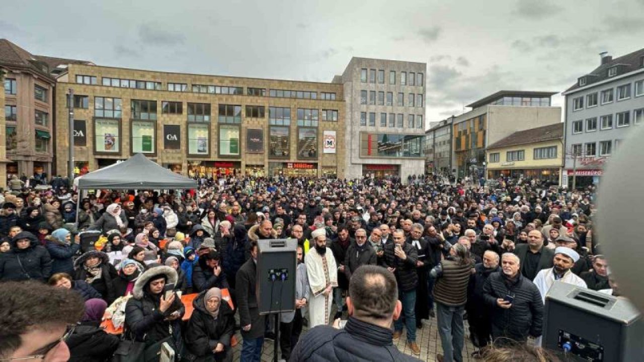 Merkez üssü Kahramanmaraş ve Gaziantep olan Türkiye’de yaşanan deprem felaketi için Almanya’da imamlar ve papazlar 'Türkiye' için dua etti