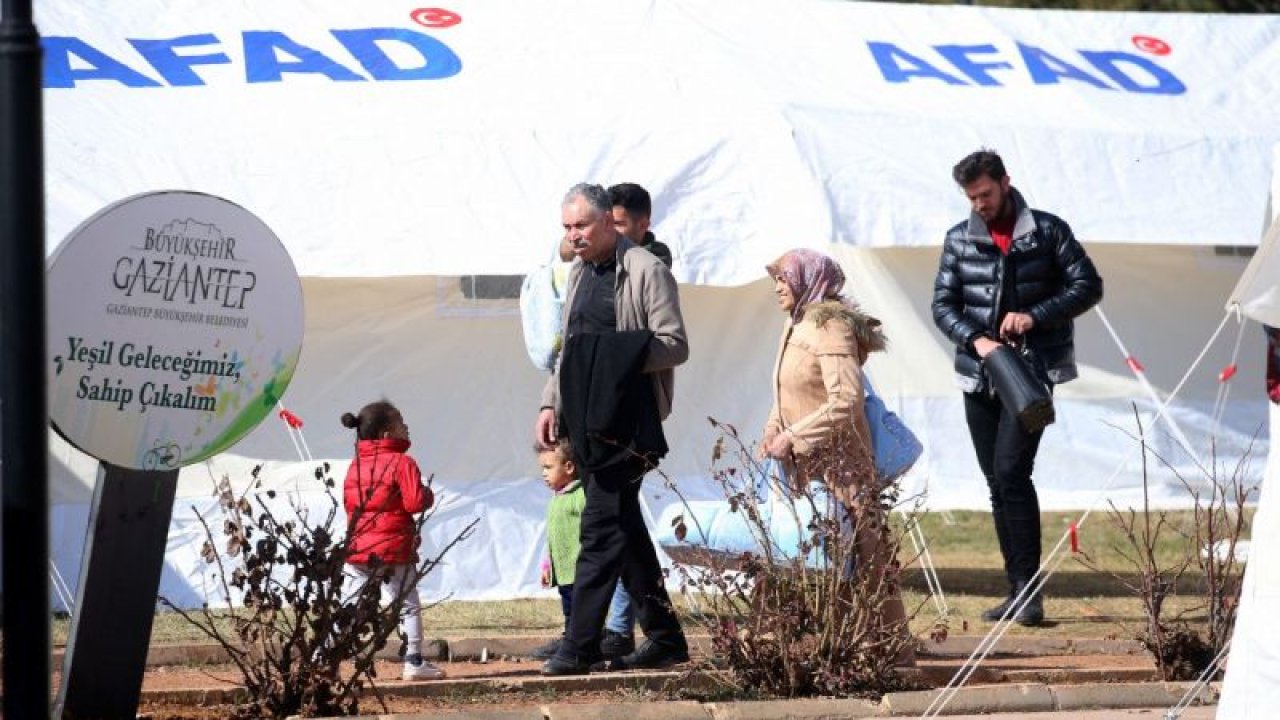 Gaziantep'te depremzedeler çadır kentte yaşamlarını sürdürüyor