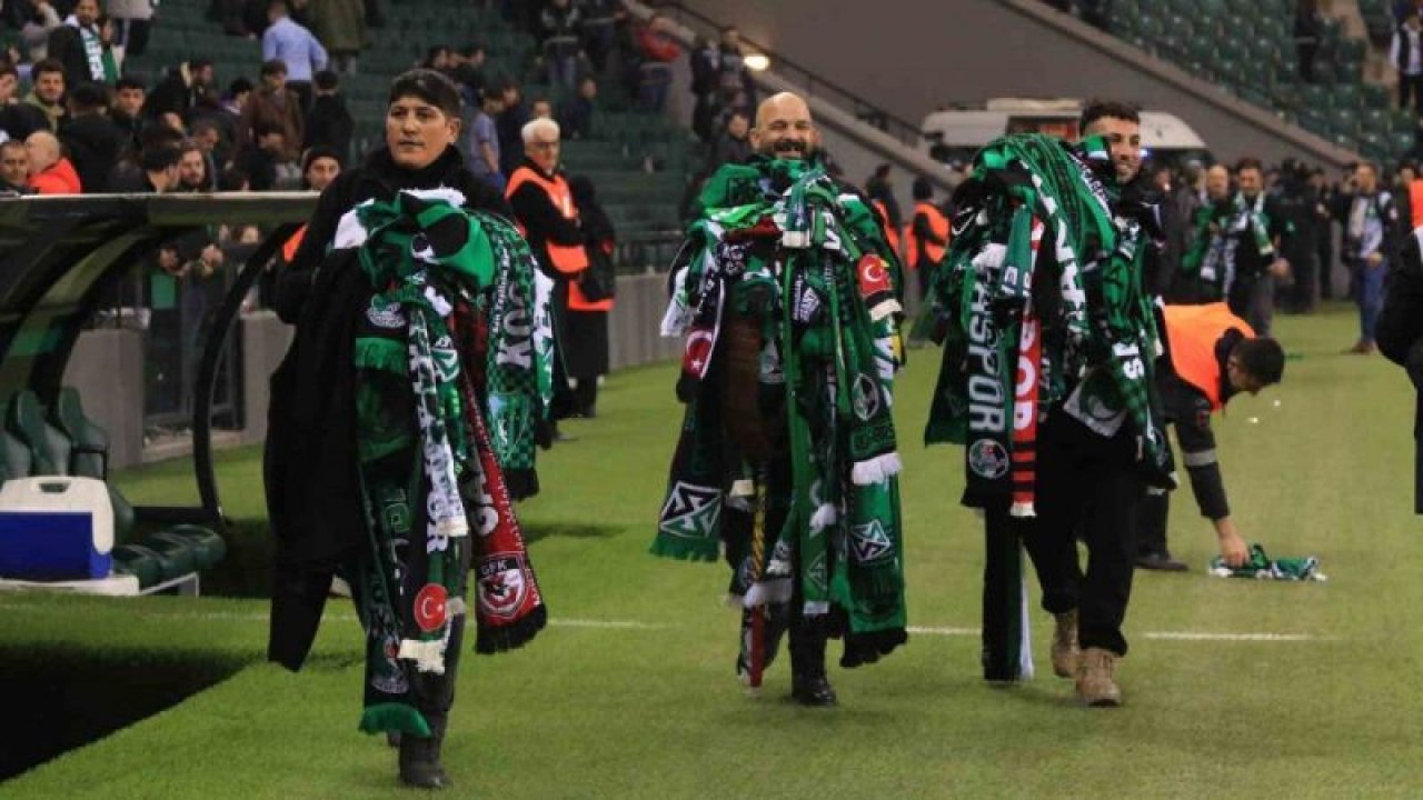 Kocaelispor ve Sakaryaspor, Marmara derbisinde ezeli rakipler bu kez depremzedeler için oynadı