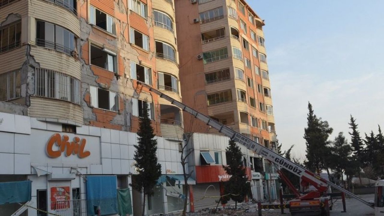 UYARILARA RAĞMEN DEVAM EDİLİYOR! Gaziantep, Malatya, Kahramanmaraş ve Adıyaman depremi de ders olmadı, hasar gören binalardan eşyalar halen tahliye ediliyor