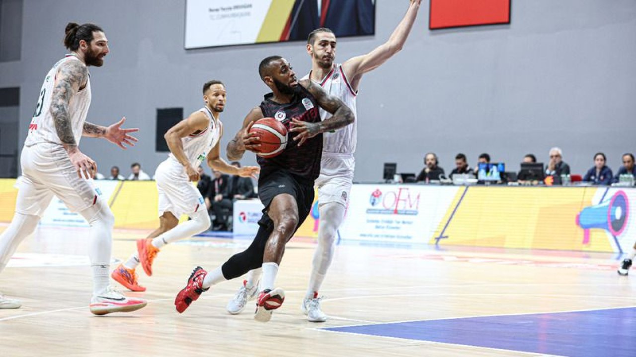 Dev adamları art niyetli hakemler engelledi! Gaziantep Basket çok üzgün