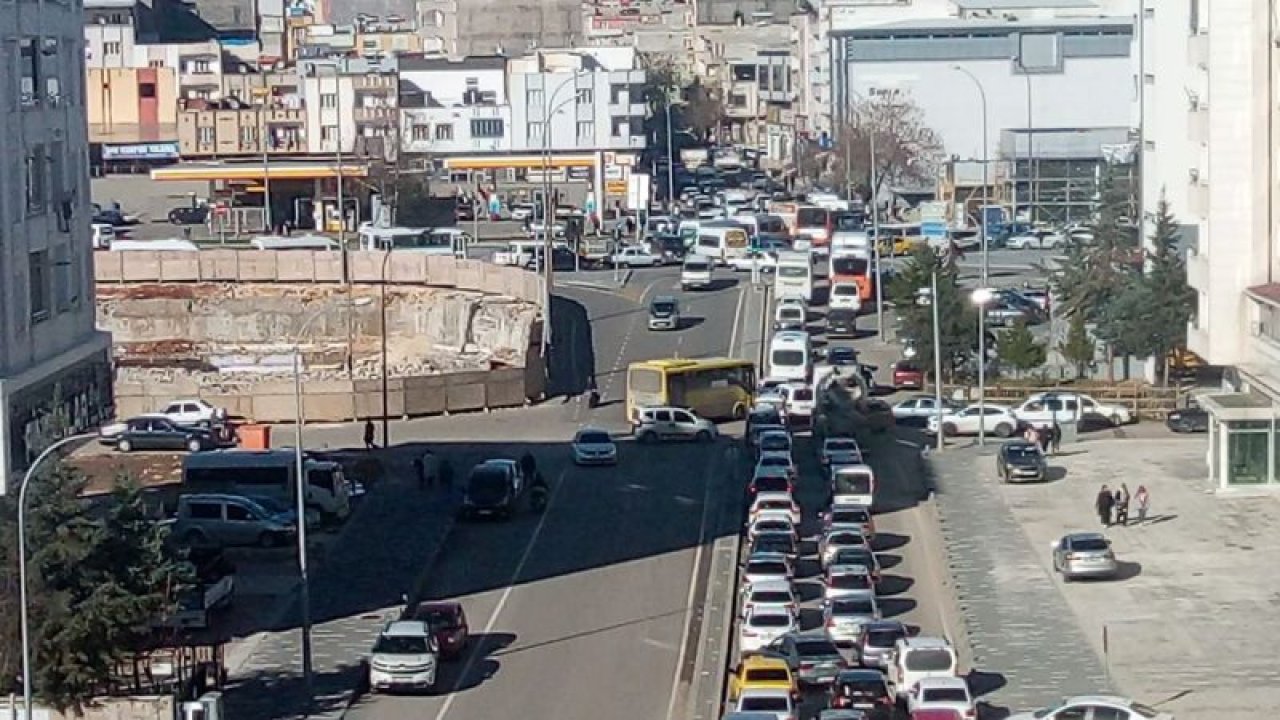 Gaziantep'te İpekyolu trafiği kilitlendi